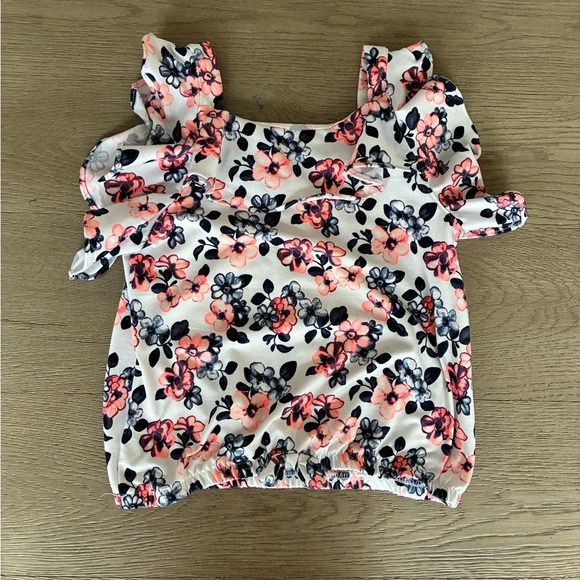 Floral Ruffle Top and Shorts Set - Picture 2 of 3